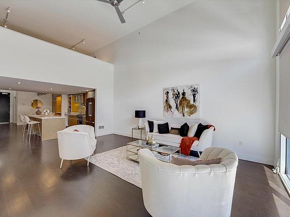4th image of 188 King St Unit 207