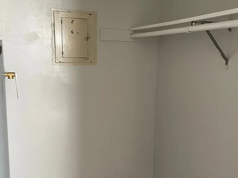 Chestnut Street Apartments — Photo 9