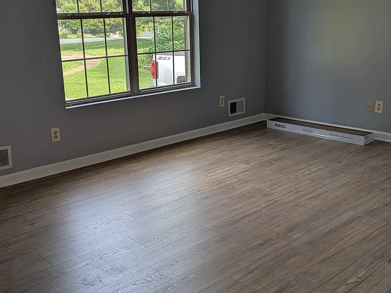 108 Cecil Ct — Photo 2