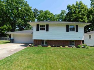 410 Elmhurst Dr, Washington, IL 61571