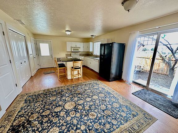3rd image of 1203 S Lincoln Ave
