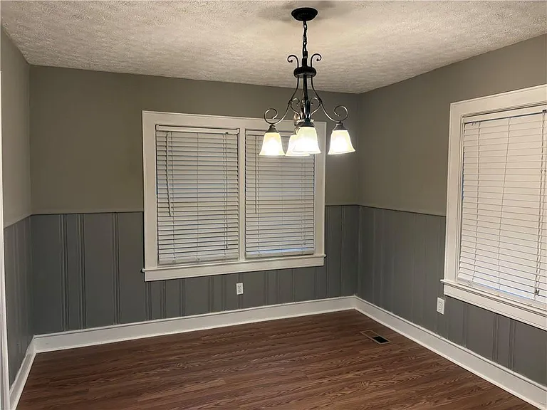 111 E Belmont Dr — Photo 6