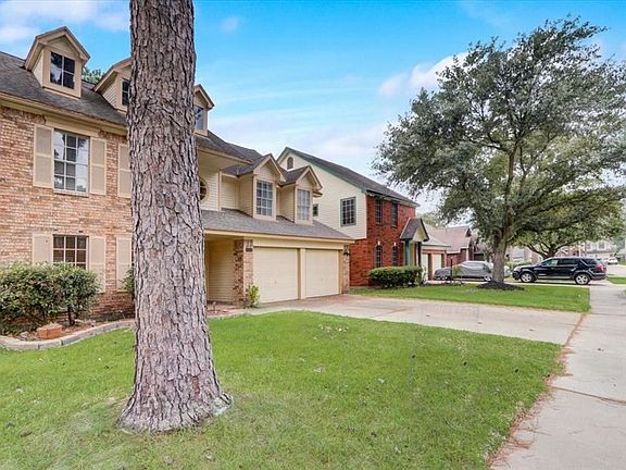 3rd image of 8322 Lake Crystal Dr