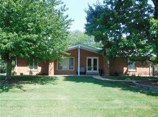 430 Hill Trail Dr, Ballwin, MO 63011