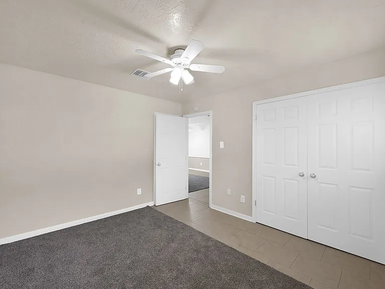 Lakeview Point Apartments — Photo 17