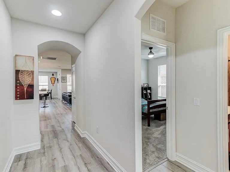 2808 Southampton Dr — Photo 3