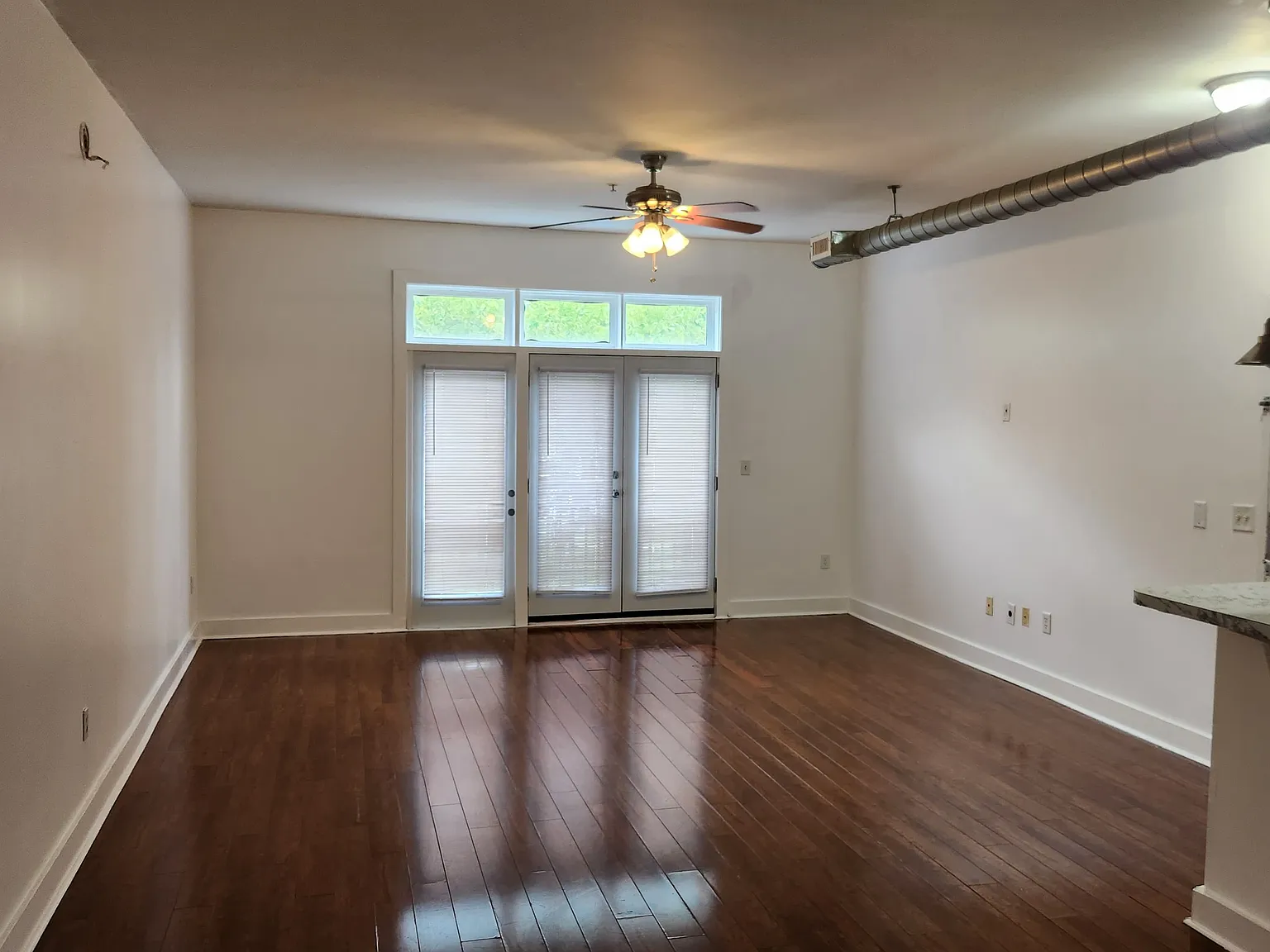 1 bed, 900 sqft, $1,300 — Photo 2