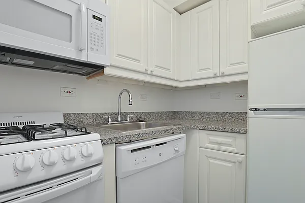 Rented by Stonehenge NYC LLC | media 3