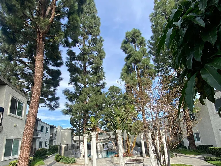 The Corinthian Apartments — Photo 7