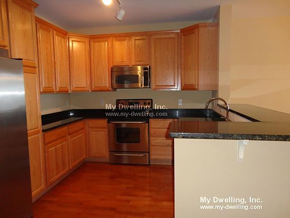 4th image of 3862 S Lake Dr