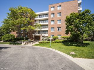 4100 Triumvera Dr APT 107B, Glenview, IL 60025