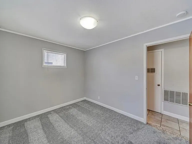 6912 Logan Ave — Photo 10