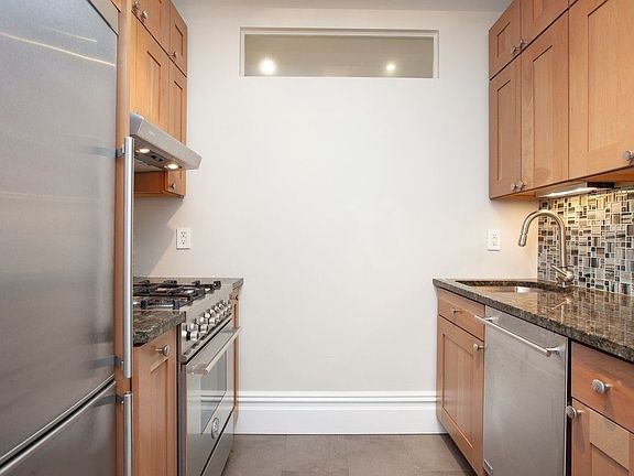 4th image of 2 Beekman Pl #3B