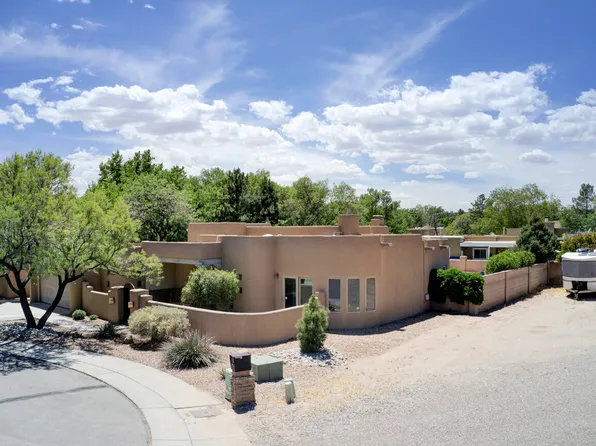 2319 Via Madrid Dr NW, Albuquerque, NM 87104