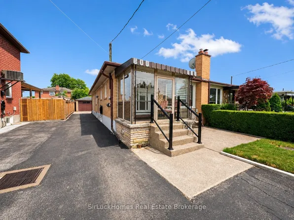 15 Snowood Ct, Toronto, ON M3N 1E7