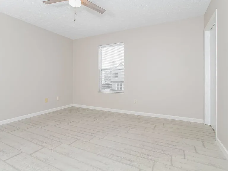 313 Effington Ln — Photo 10