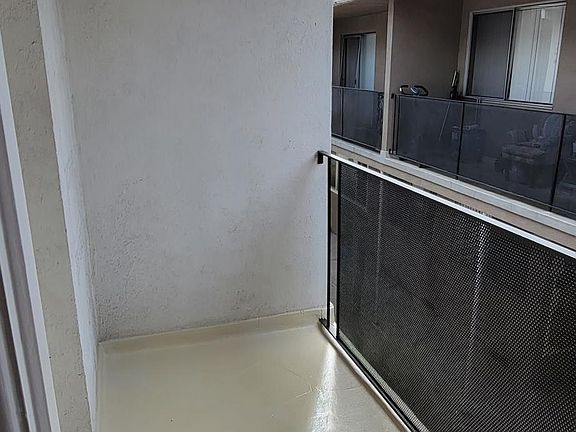 4th image of 1352 N Citrus Ave #9