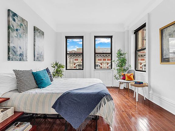 3rd image of 615 W 113th St APT 81