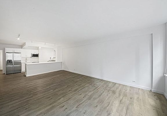 3rd image of 155 E 55th St #7RC