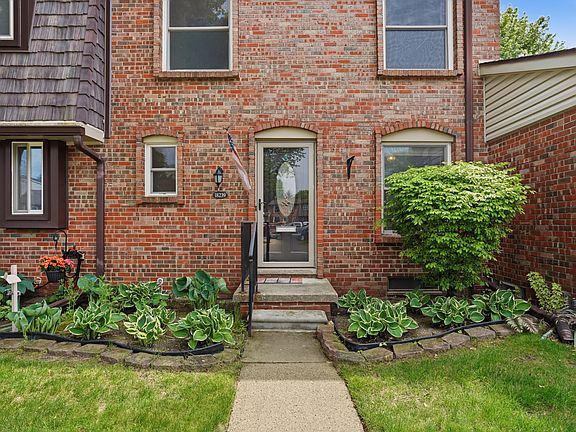 5th image of 18239 Jamestown Cir