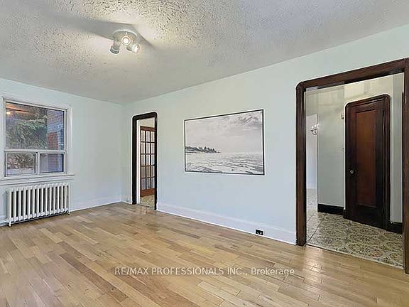 4th image of 103 Keele St