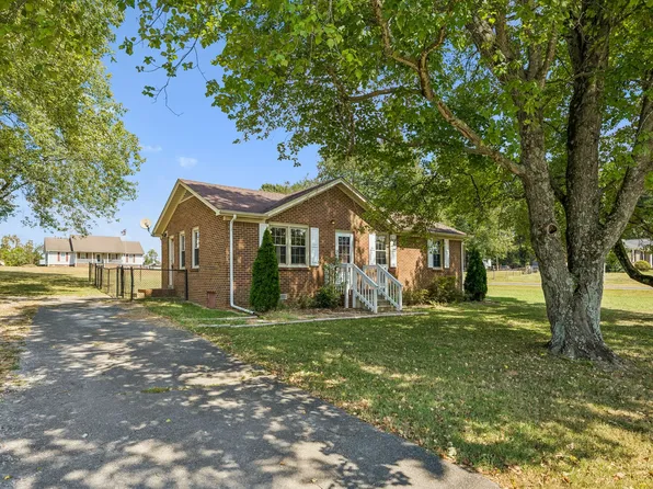 2734 Carters Creek Station Rd, Columbia, TN 38401