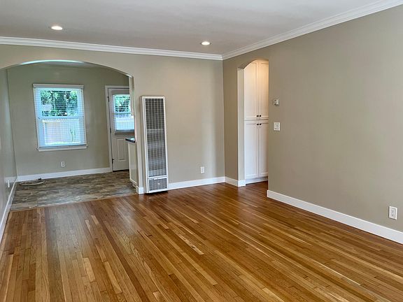 3rd image of 15702 Brighton Ave APT B