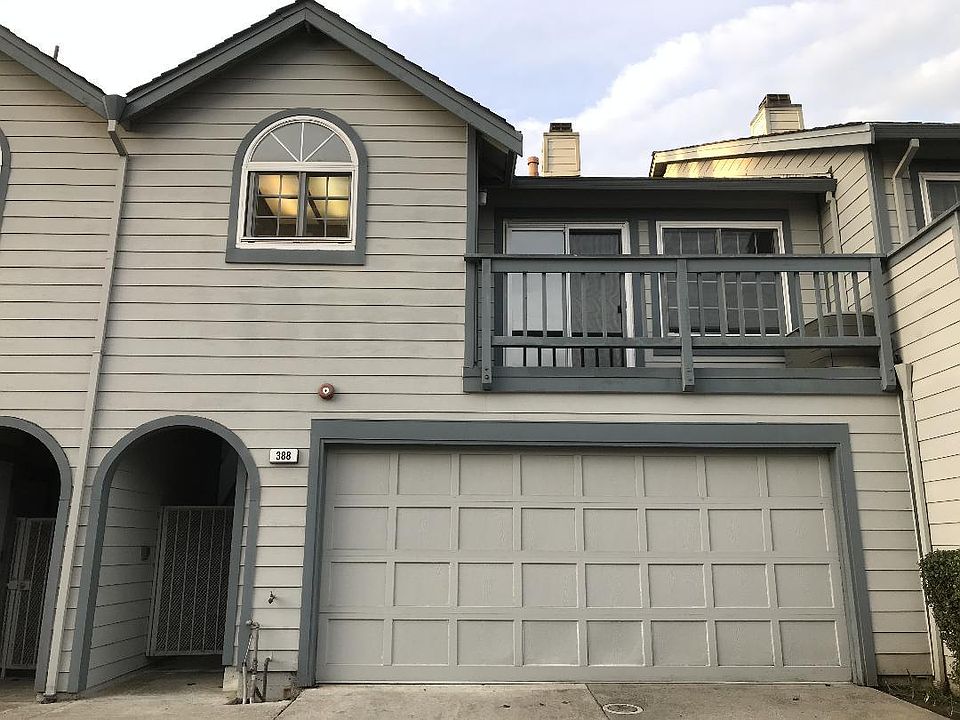 Townhouse with 2 inside garage