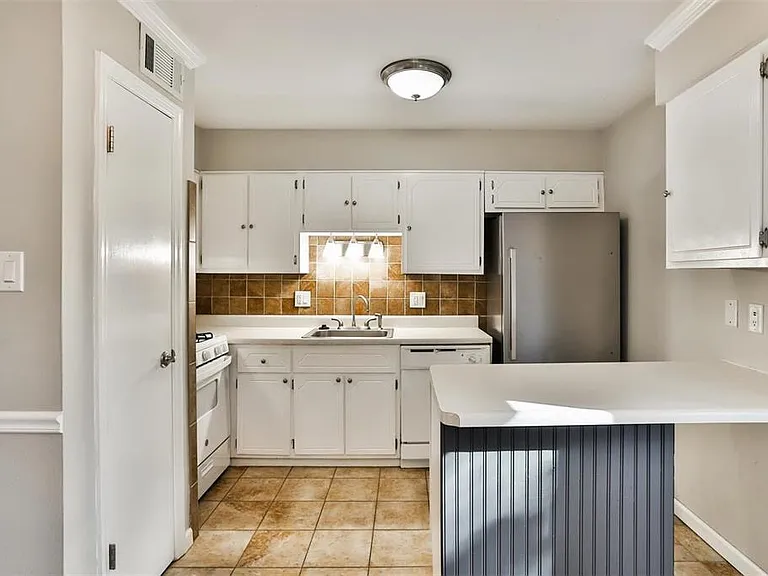 1041 N Clay Ave #C-20 — Photo 13