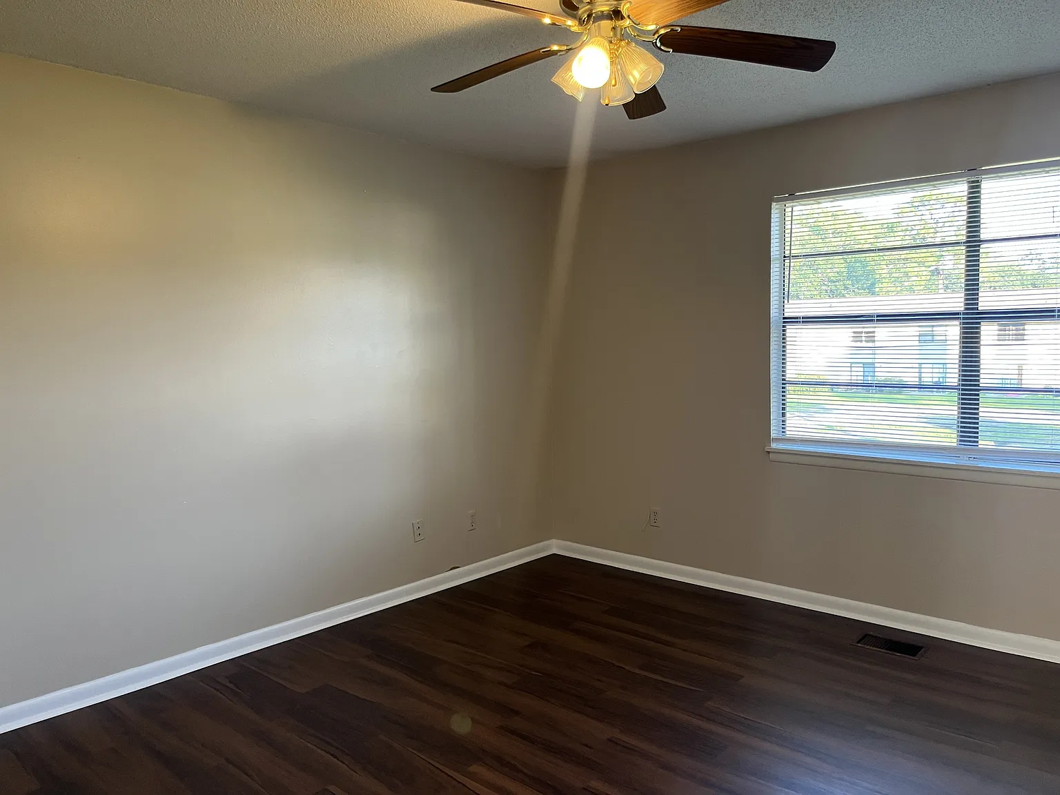 901 Olmstead Dr — Photo 3