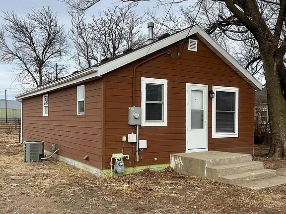 2nd image of 822 Birch Rd