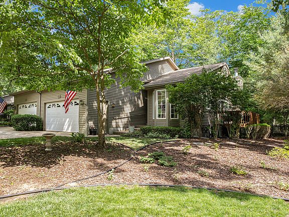 2nd image of 692 Mapleway Dr #1
