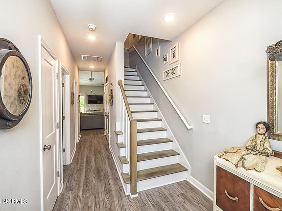 4th image of 163 Lincoln Place Cir