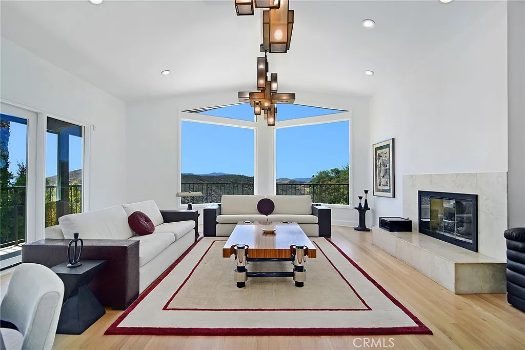 6 bed, 5.5 bath, 4734 sqft, $15,000 — Photo 1
