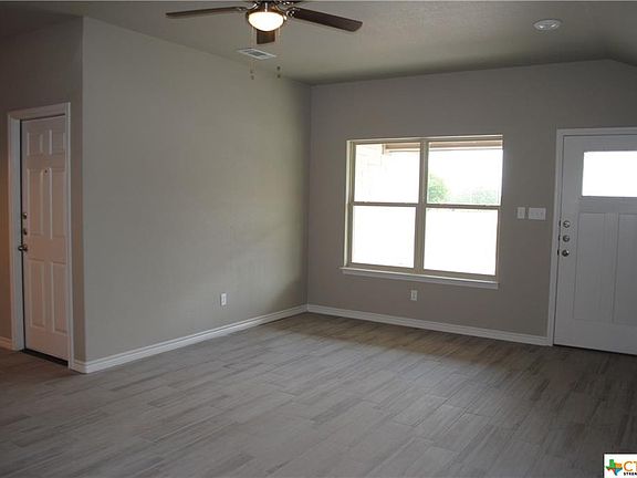 3rd image of 2607 Leroy