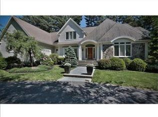 22 Acorn Dr, Andover, MA 01810