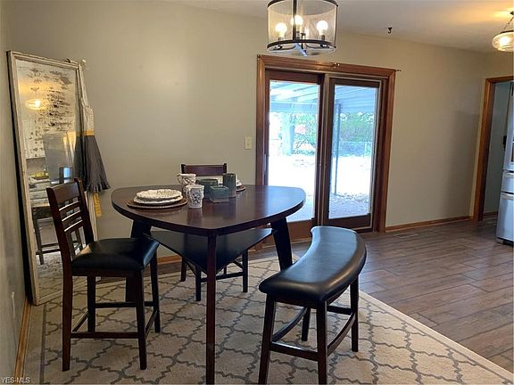 3rd image of 1357 Birchview Dr