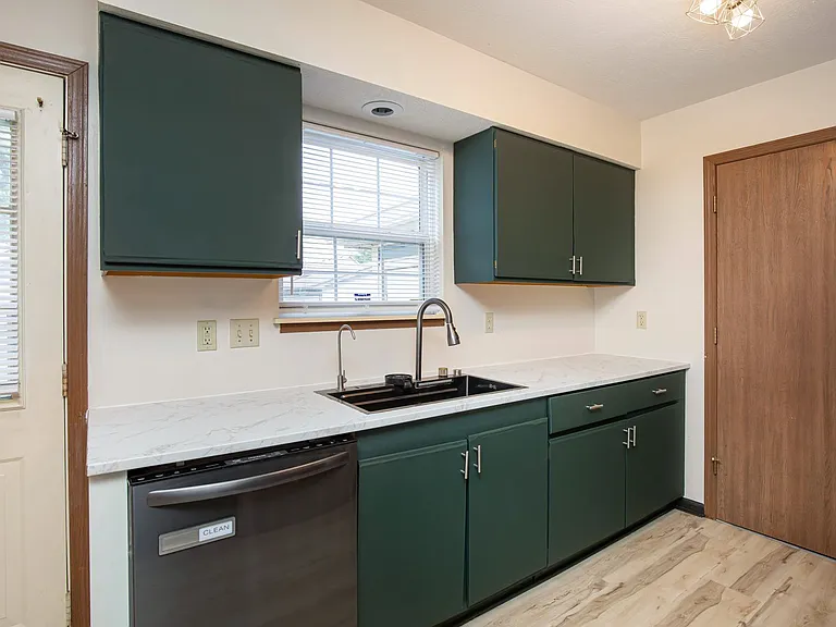 936 Camp St — Photo 32