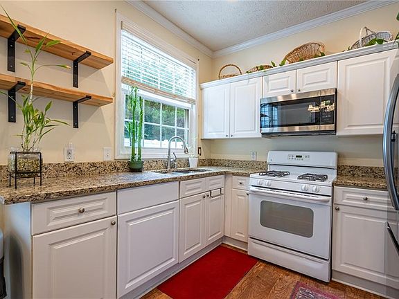 5th image of 166 Windcroft Cir NW