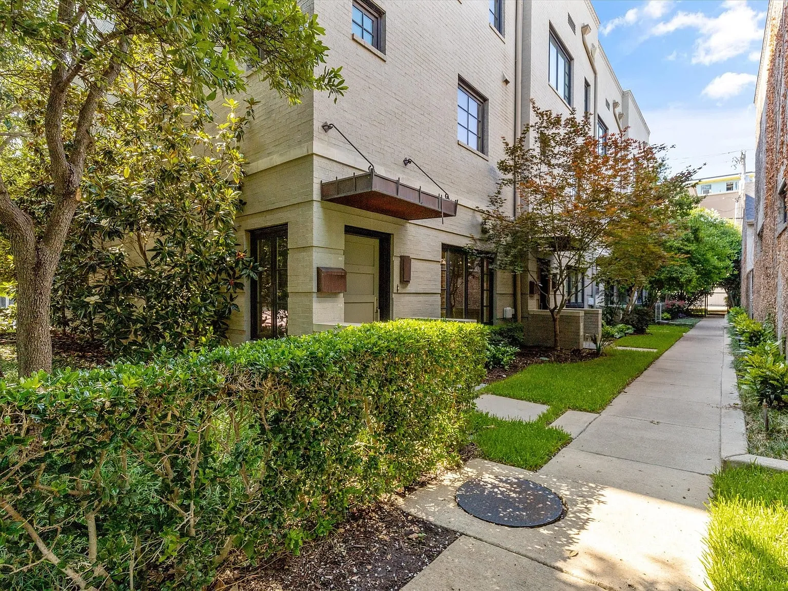 2 bed, 2.5 bath, 2098 sqft, $4,000 — Photo 2