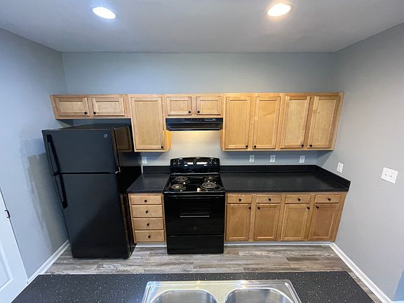 3rd image of 875 S 22nd St