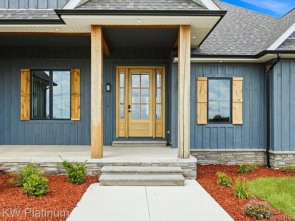 5th image of 493 Wood Rd
