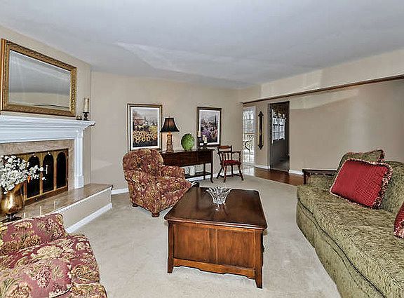 5th image of 355 Lela Ln