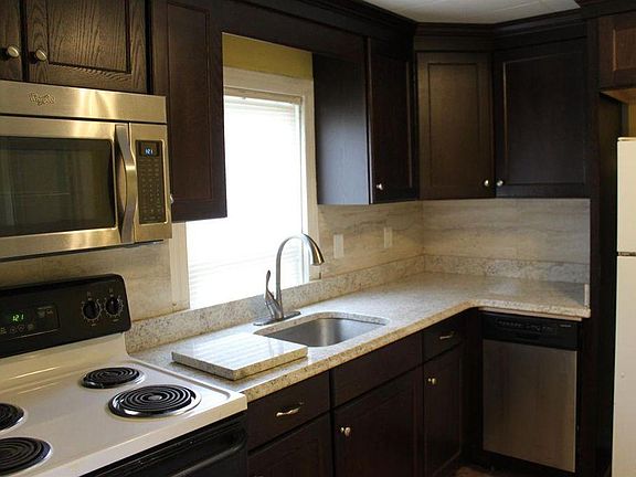 4th image of 425 W King St