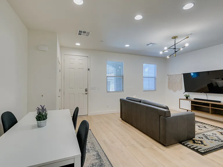 77 Alamere Falls Dr — Photo 4