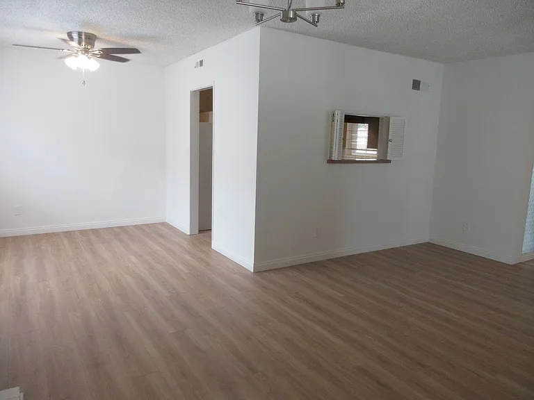 16016 Sunburst St — Photo 5