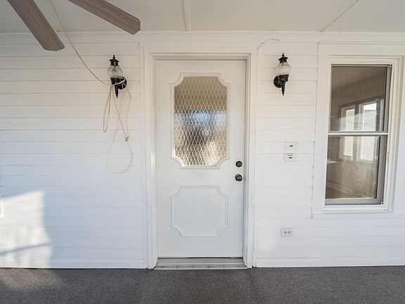 3rd image of 235 W Vine St