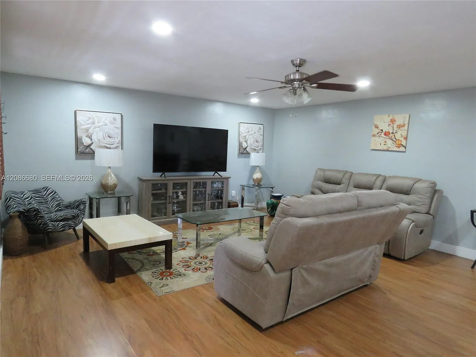 Sutton House Condo — Photo 2