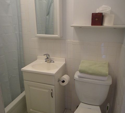 5th image of 220 E 52nd St APT 2d