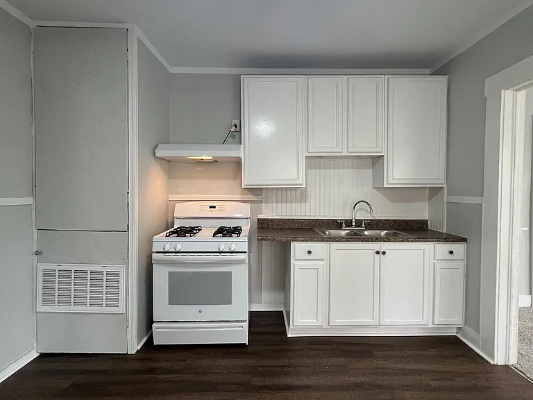 124-126 Wiggins Pl #1 — Photo 14